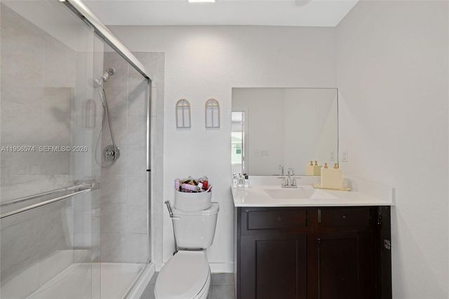 572 NE 6th Pl, Homestead, FL 33034