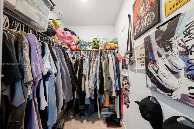 572 NE 6th Pl, Homestead, FL 33034