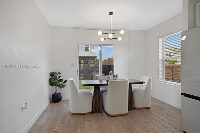 572 NE 6th Pl, Homestead, FL 33034