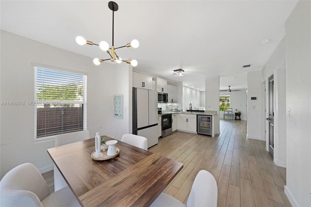 572 NE 6th Pl, Homestead, FL 33034