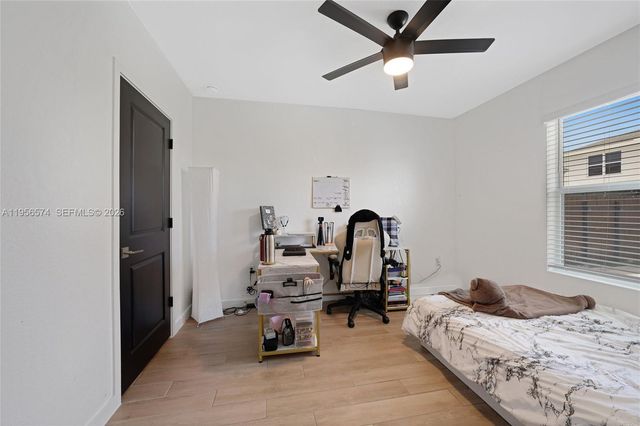 572 NE 6th Pl, Homestead, FL 33034