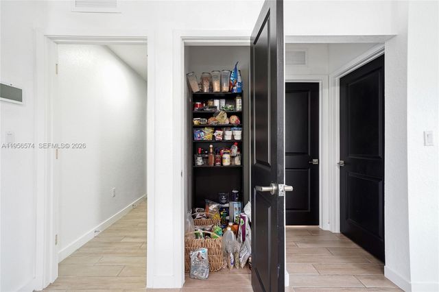 572 NE 6th Pl, Homestead, FL 33034