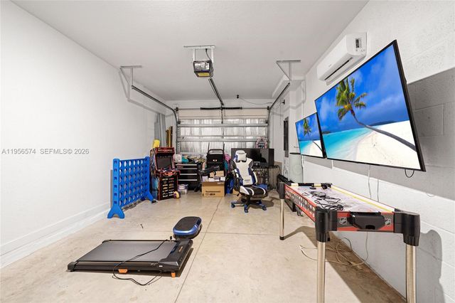 572 NE 6th Pl, Homestead, FL 33034