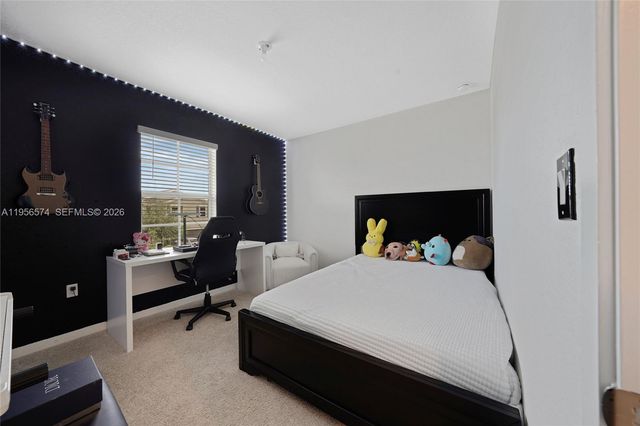 572 NE 6th Pl, Homestead, FL 33034