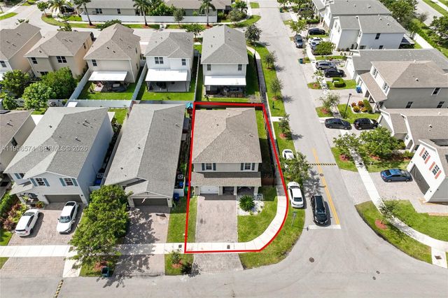572 NE 6th Pl, Homestead, FL 33034