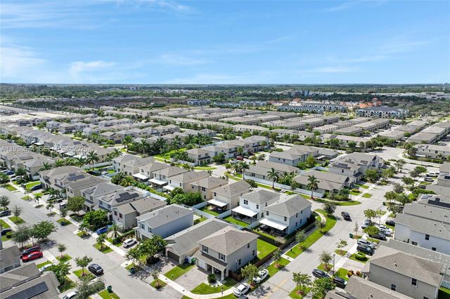 572 NE 6th Pl, Homestead, FL 33034