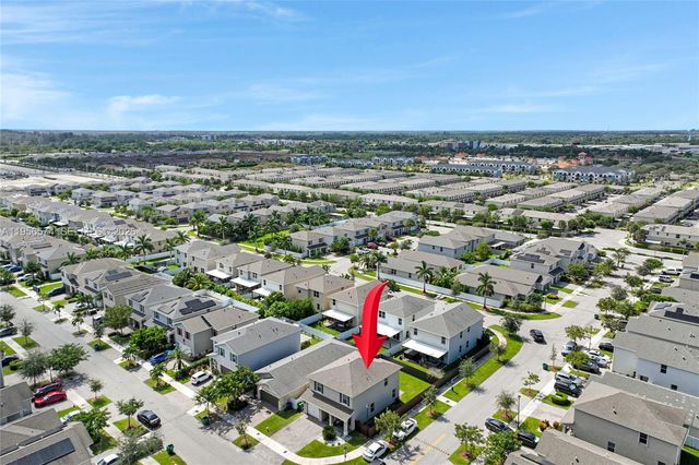 572 NE 6th Pl, Homestead, FL 33034