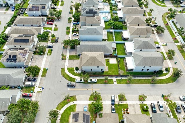 572 NE 6th Pl, Homestead, FL 33034