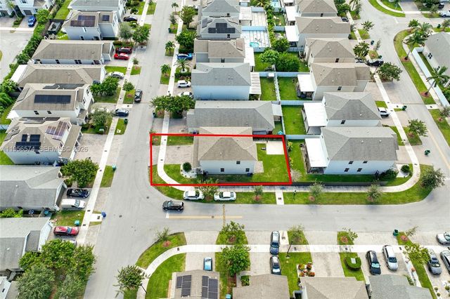 572 NE 6th Pl, Homestead, FL 33034