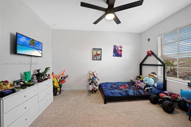 572 NE 6th Pl, Homestead, FL 33034