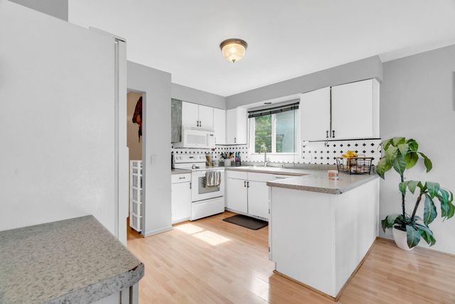 1198 Ridgeview Circle, Lake Orion, MI 48362