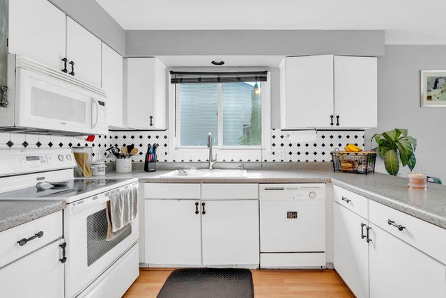 1198 Ridgeview Circle, Lake Orion, MI 48362