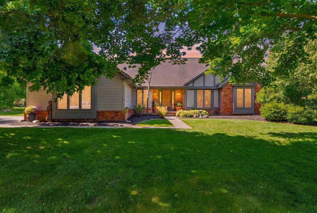 1198 Ridgeview Circle, Lake Orion, MI 48362