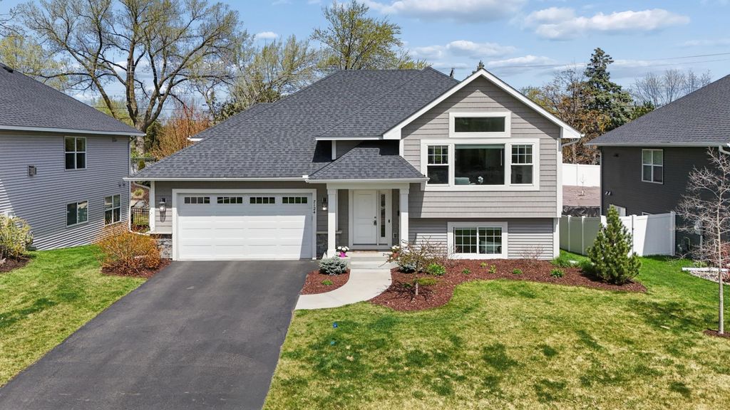 7124 51st Avenue N, New Hope, MN 55428