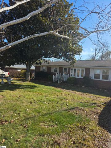 70 Snowmill Road, Woodruff, SC 29388