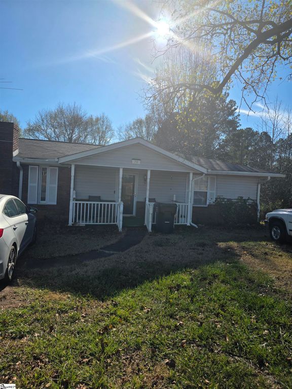 70 Snowmill Road, Woodruff, SC 29388