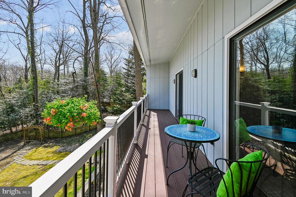 Image 15 of property listing at 2654 OGLETON RD, Annapolis, MD 21403