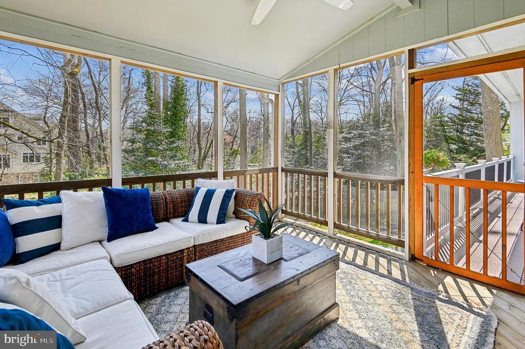 Image 16 of property listing at 2654 OGLETON RD, Annapolis, MD 21403