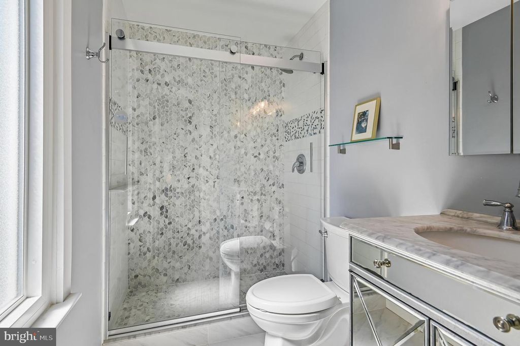 Image 19 of property listing at 2654 OGLETON RD, Annapolis, MD 21403