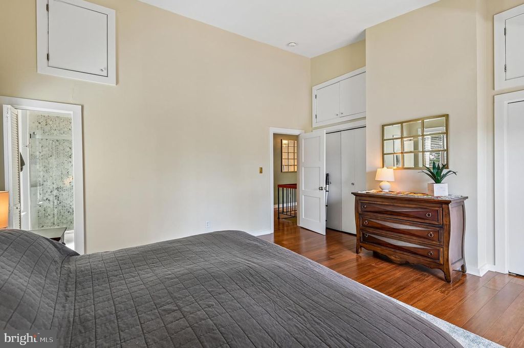 Image 20 of property listing at 2654 OGLETON RD, Annapolis, MD 21403