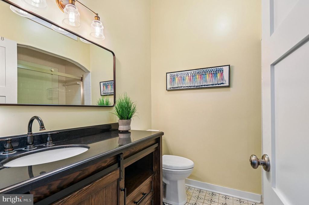 Image 23 of property listing at 2654 OGLETON RD, Annapolis, MD 21403