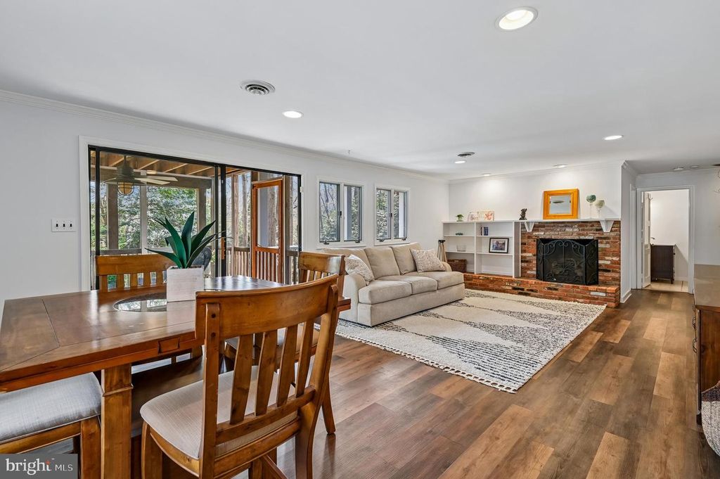 Image 25 of property listing at 2654 OGLETON RD, Annapolis, MD 21403