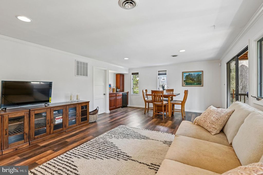 Image 26 of property listing at 2654 OGLETON RD, Annapolis, MD 21403