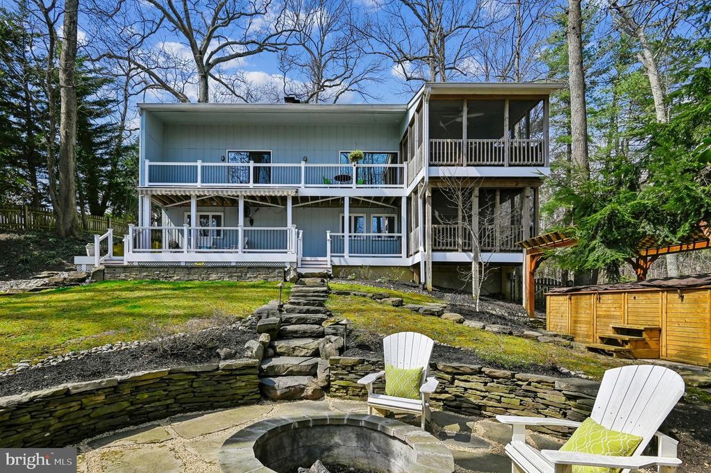 Image 3 of property listing at 2654 OGLETON RD, Annapolis, MD 21403