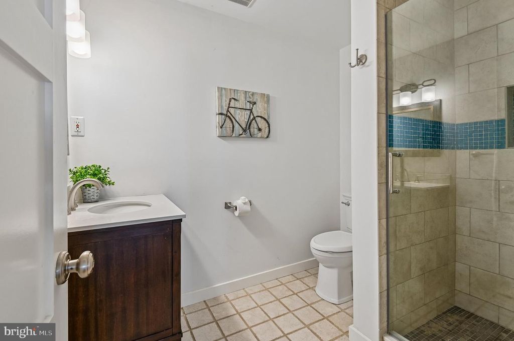 Image 31 of property listing at 2654 OGLETON RD, Annapolis, MD 21403