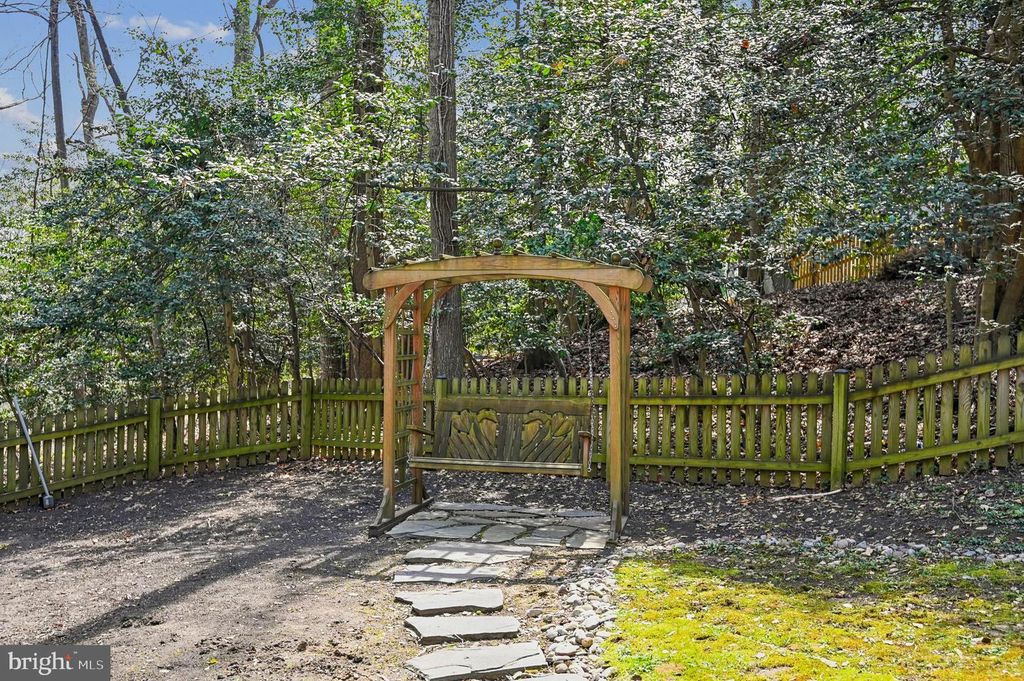 Image 35 of property listing at 2654 OGLETON RD, Annapolis, MD 21403