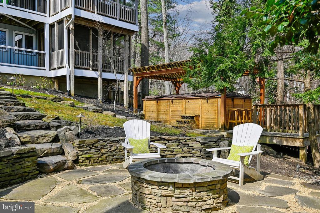 Image 5 of property listing at 2654 OGLETON RD, Annapolis, MD 21403