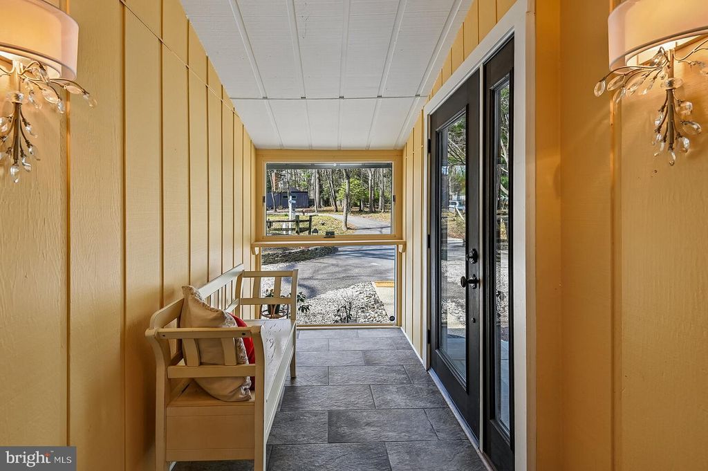 Image 6 of property listing at 2654 OGLETON RD, Annapolis, MD 21403