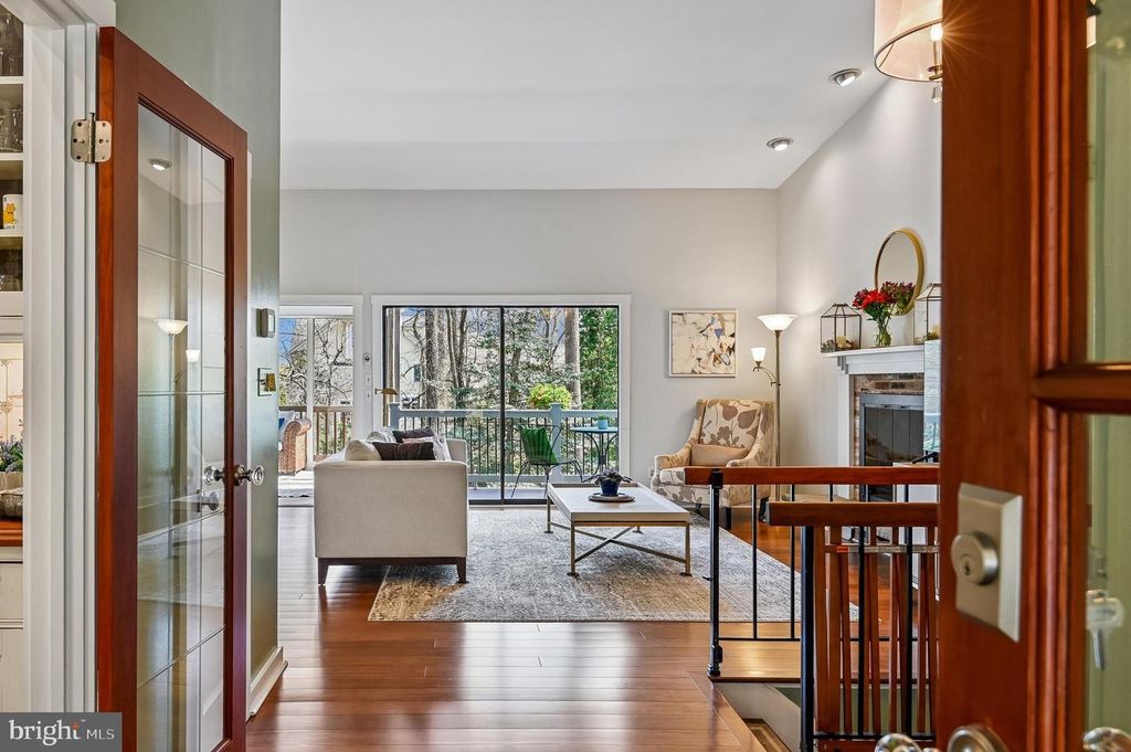 Image 7 of property listing at 2654 OGLETON RD, Annapolis, MD 21403