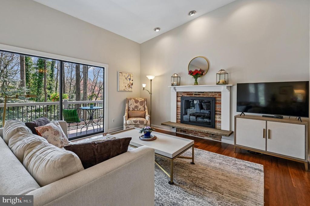 Image 8 of property listing at 2654 OGLETON RD, Annapolis, MD 21403