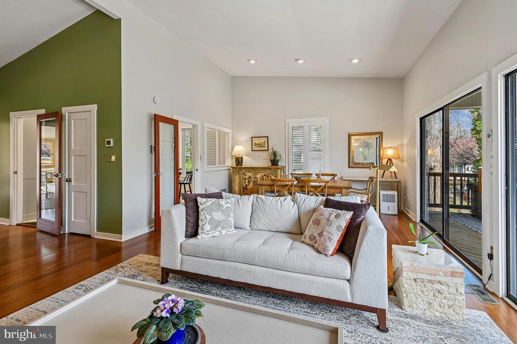 Image 9 of property listing at 2654 OGLETON RD, Annapolis, MD 21403