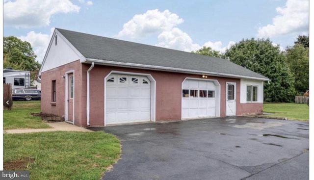 923 ROHRERSTOWN RD, Lancaster, PA 17601