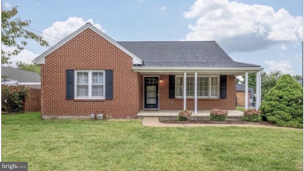 923 ROHRERSTOWN RD, Lancaster, PA 17601
