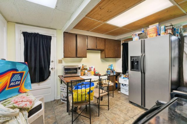 86 6th Avenue, Troy, NY 12180