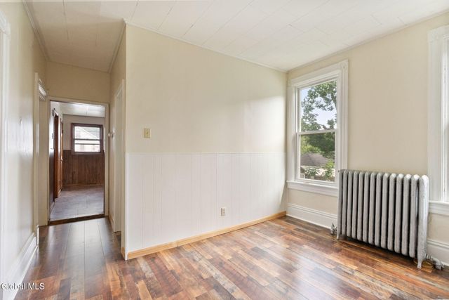 86 6th Avenue, Troy, NY 12180