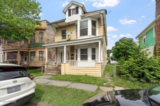 86 6th Avenue, Troy, NY 12180