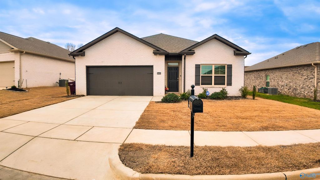 26402 Nash Lane, Athens, AL 35613