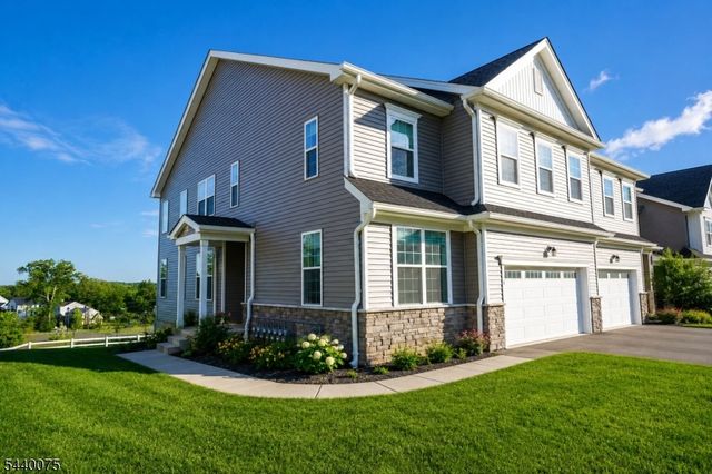 21 Astoria Pl, East Hanover Twp., NJ 07936