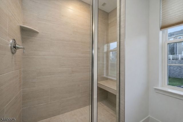 21 Astoria Pl, East Hanover Twp., NJ 07936