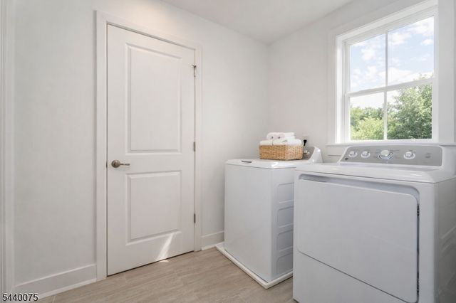 21 Astoria Pl, East Hanover Twp., NJ 07936