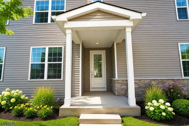 21 Astoria Pl, East Hanover Twp., NJ 07936