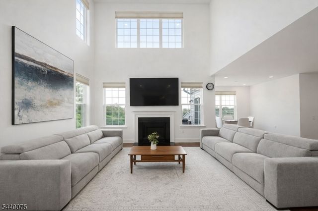 21 Astoria Pl, East Hanover Twp., NJ 07936