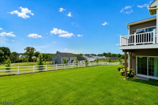 21 Astoria Pl, East Hanover Twp., NJ 07936