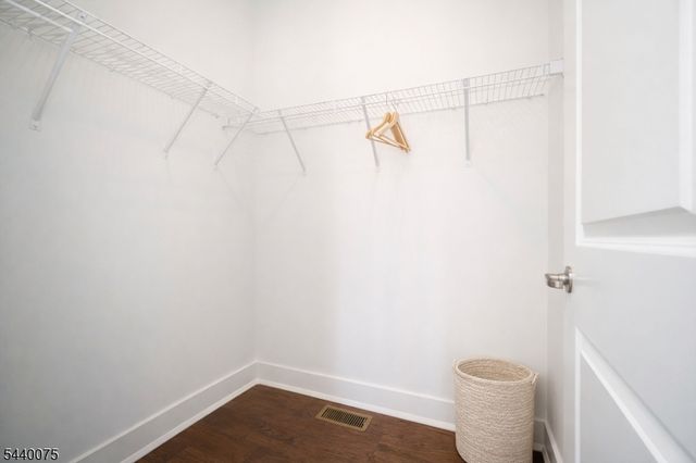 21 Astoria Pl, East Hanover Twp., NJ 07936