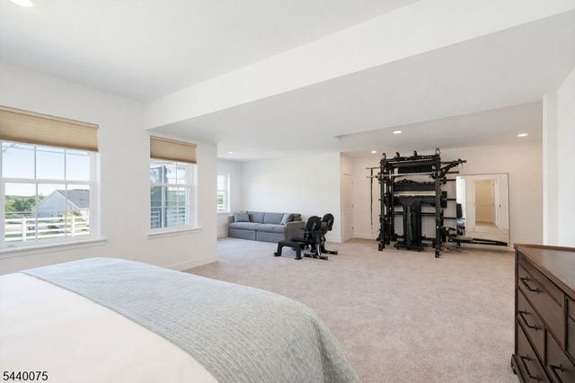 21 Astoria Pl, East Hanover Twp., NJ 07936