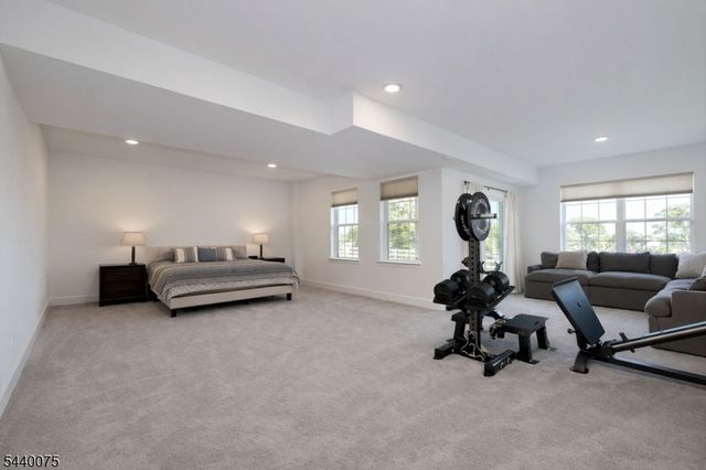 21 Astoria Pl, East Hanover Twp., NJ 07936